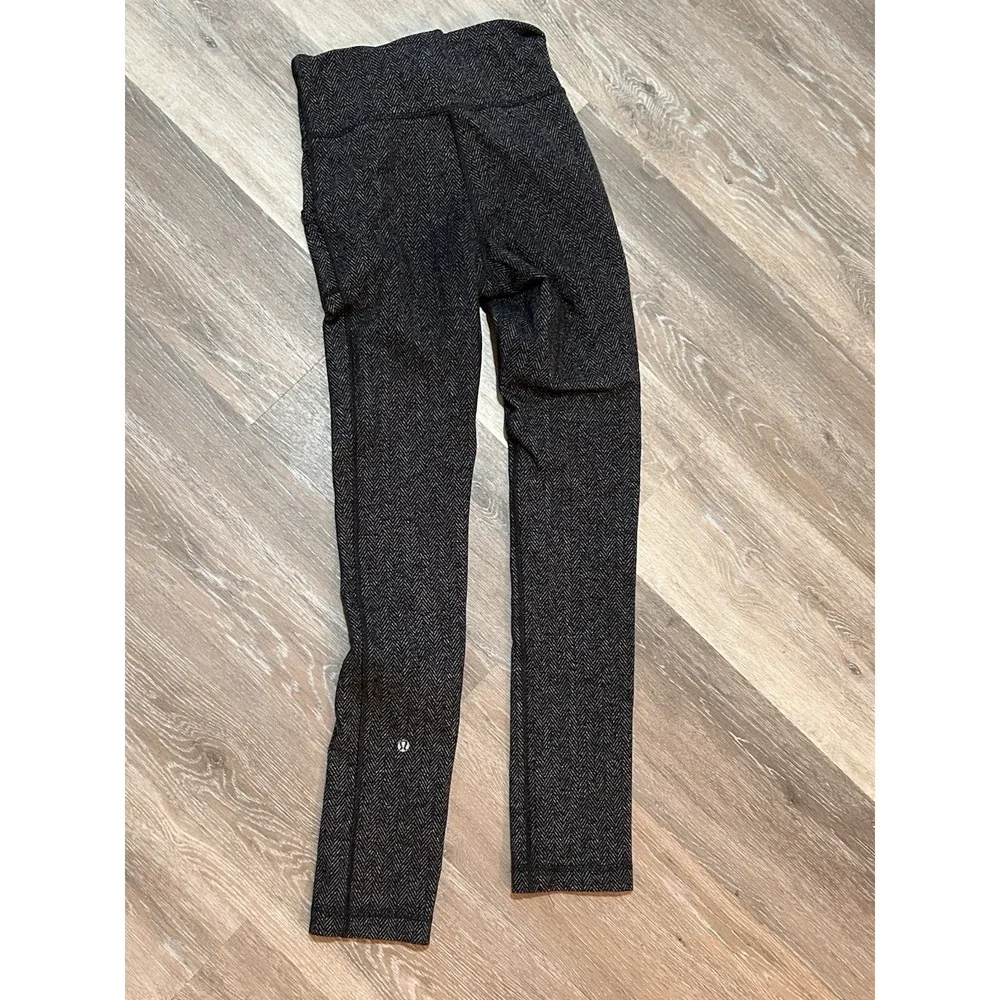 Lululemon Wunder Under Leggings in a black and gray herringbone knit pattern 4